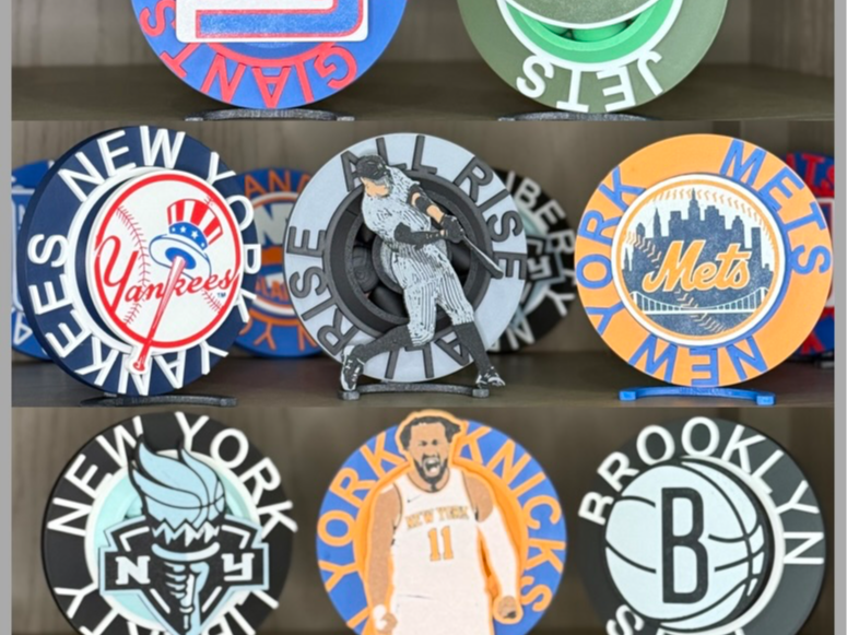 New York sports spinner chain necklace product photo